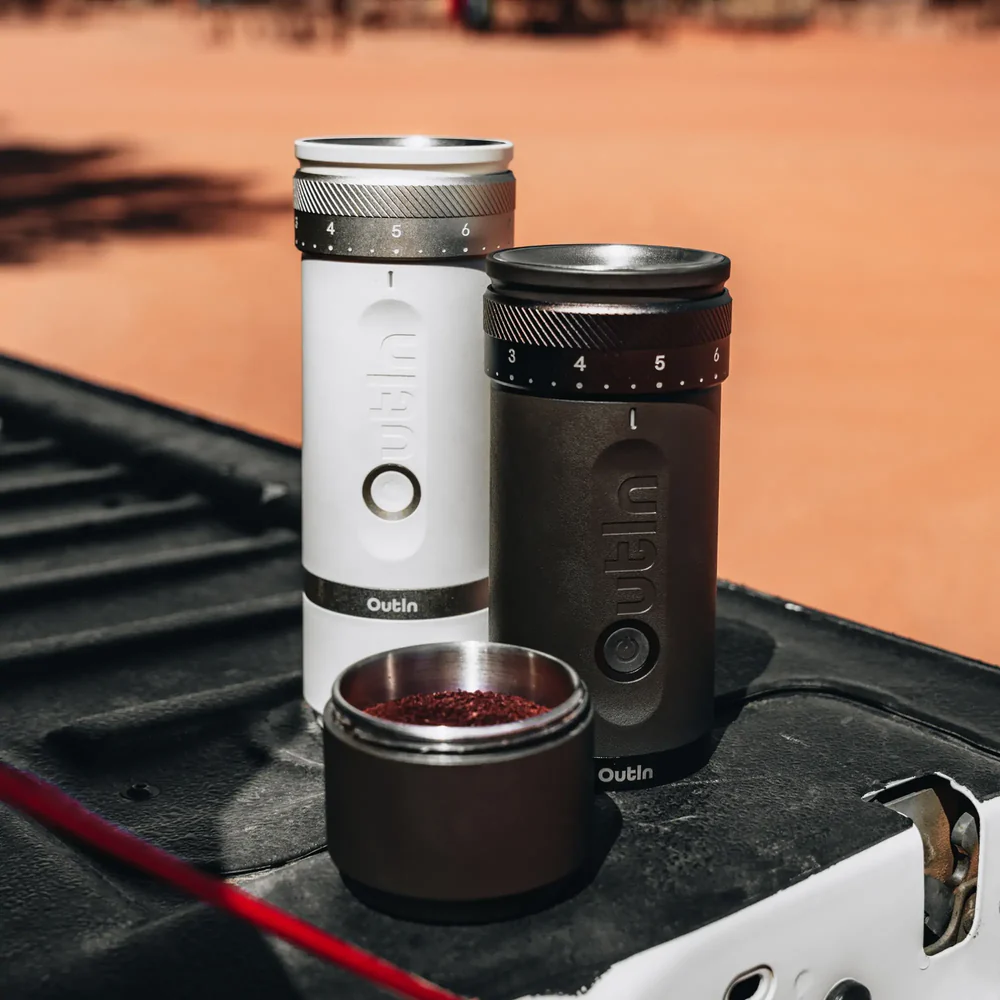 Outin Fino - râșniță de cafea portabilă Tundra Brown & Sandstone White Outin
